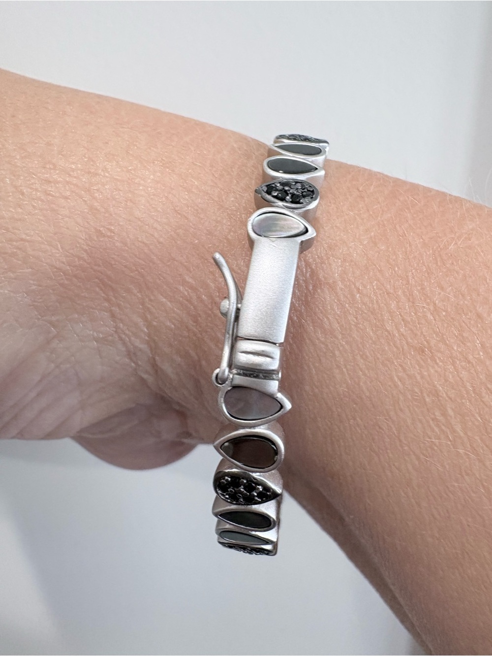 Freida Rothman Silver and Black Industrial Teardrop Bangle Bracelet NEW - Picture 4 of 4